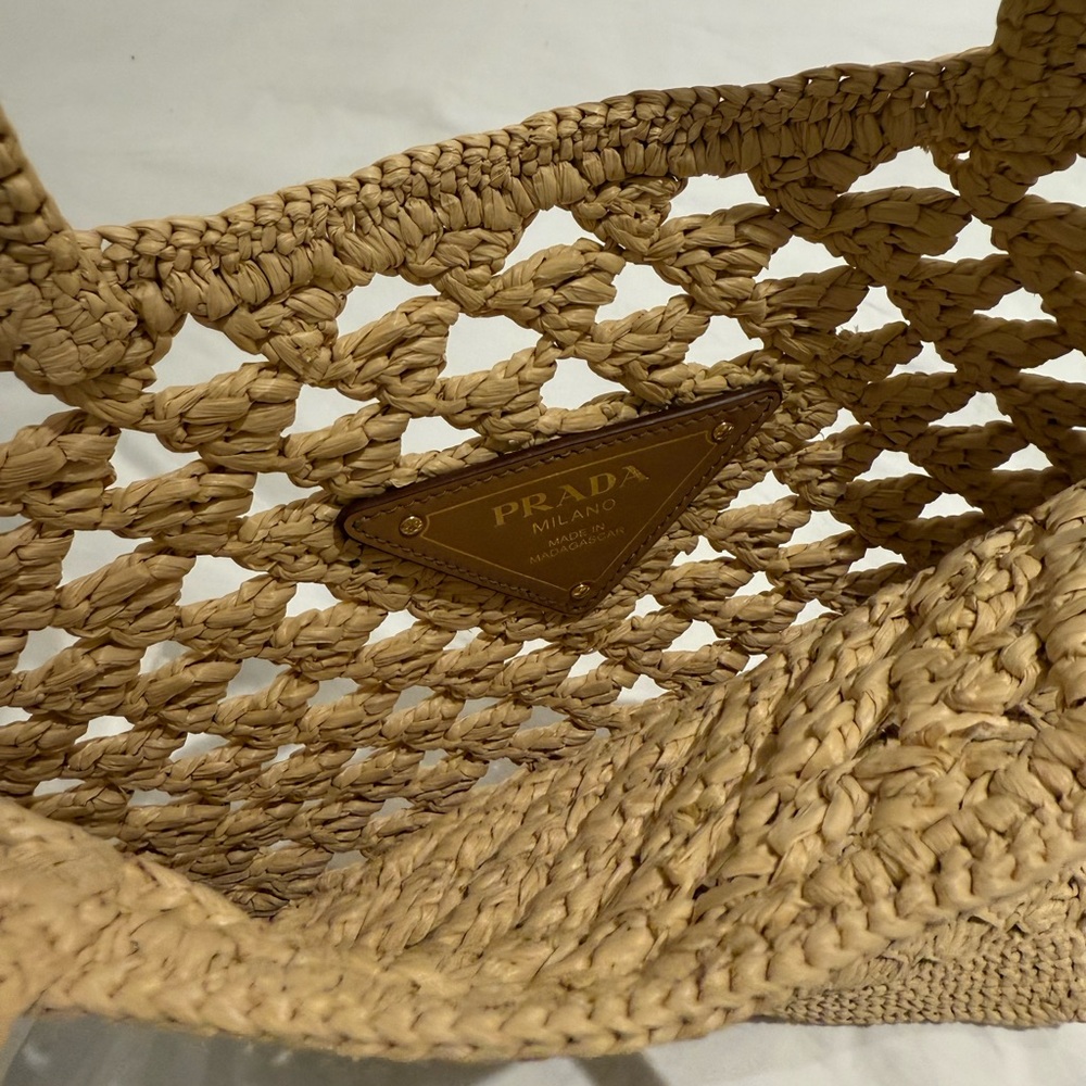 Prada Tan Tote Bag with Woven Design and Structured Shape - Picture 4 of 7